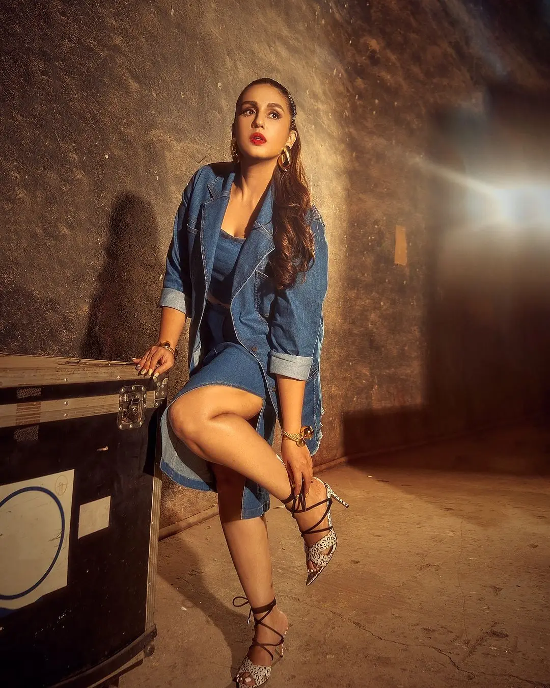 Huma Qureshi Long Legs Show in Blue Skirt